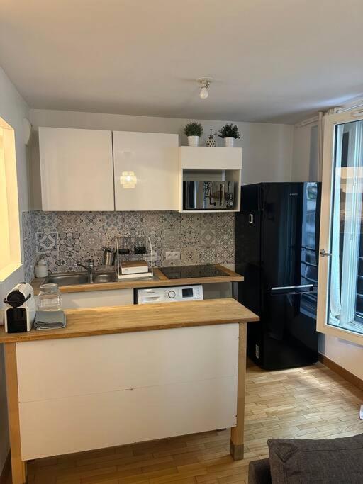 Joli Studio- Quartier Montmartre Apartment *
